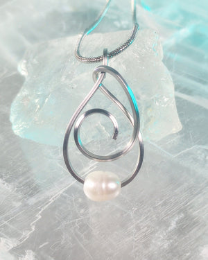 Caprice Art Wire Pendant Necklace
