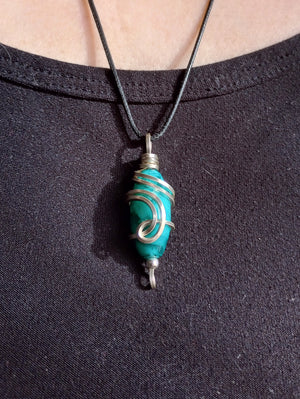 Wavy Splash Bead Pendant Necklace