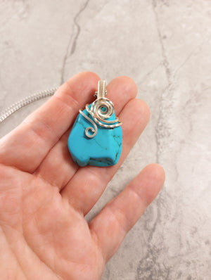 Turquoise Howlite & Silver Swirl Pendant Necklace