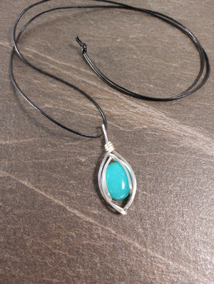 Turquoise Jade Crisscross Suspended Stone Pendant Necklace