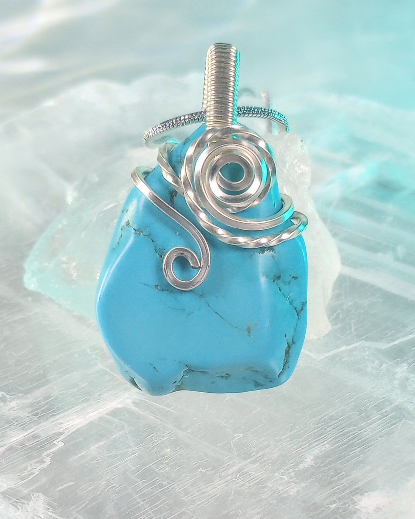 Turquoise Howlite & Silver Swirl Pendant Necklace