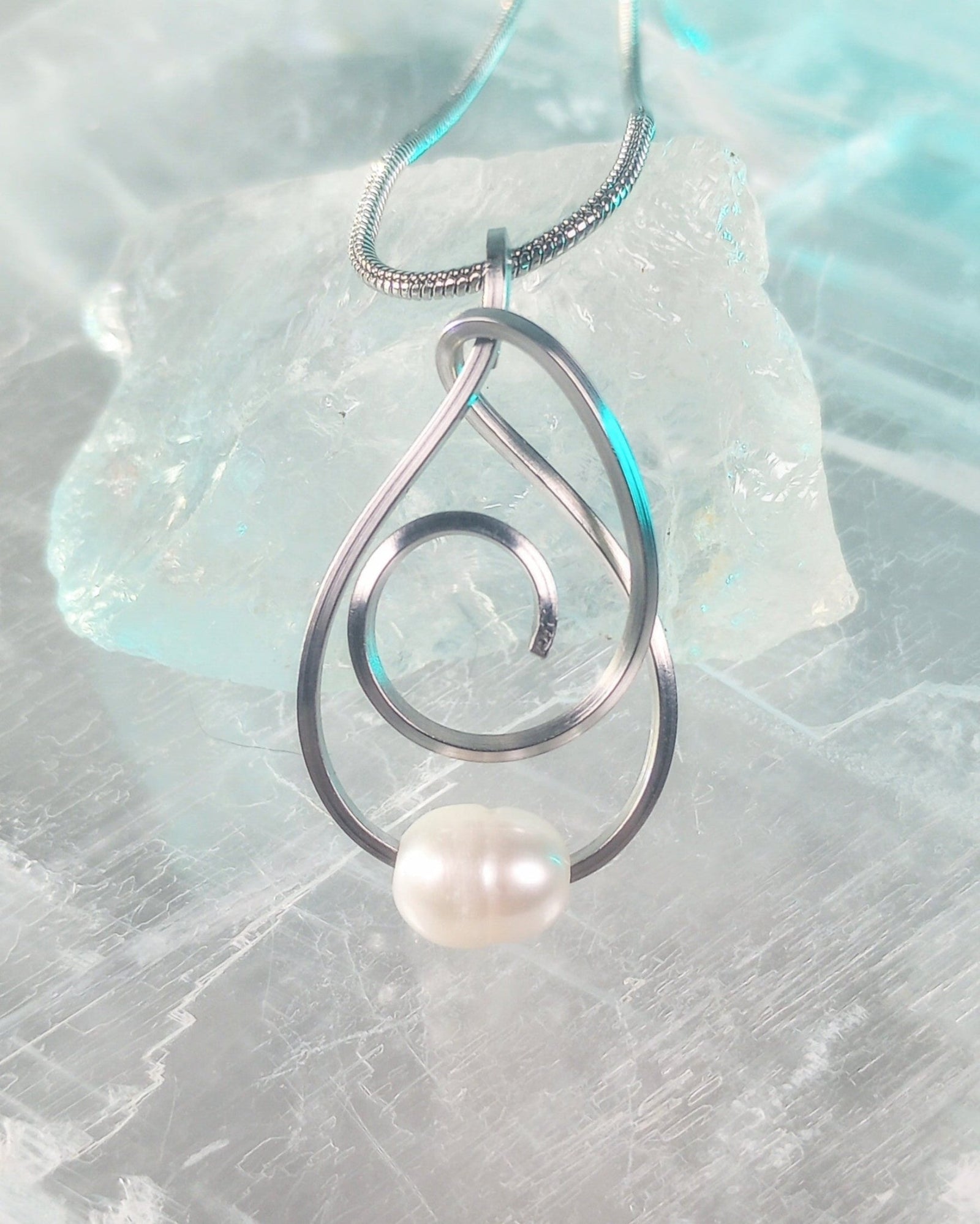 Caprice Art Wire Pendant Necklace - Windfall Jewelry