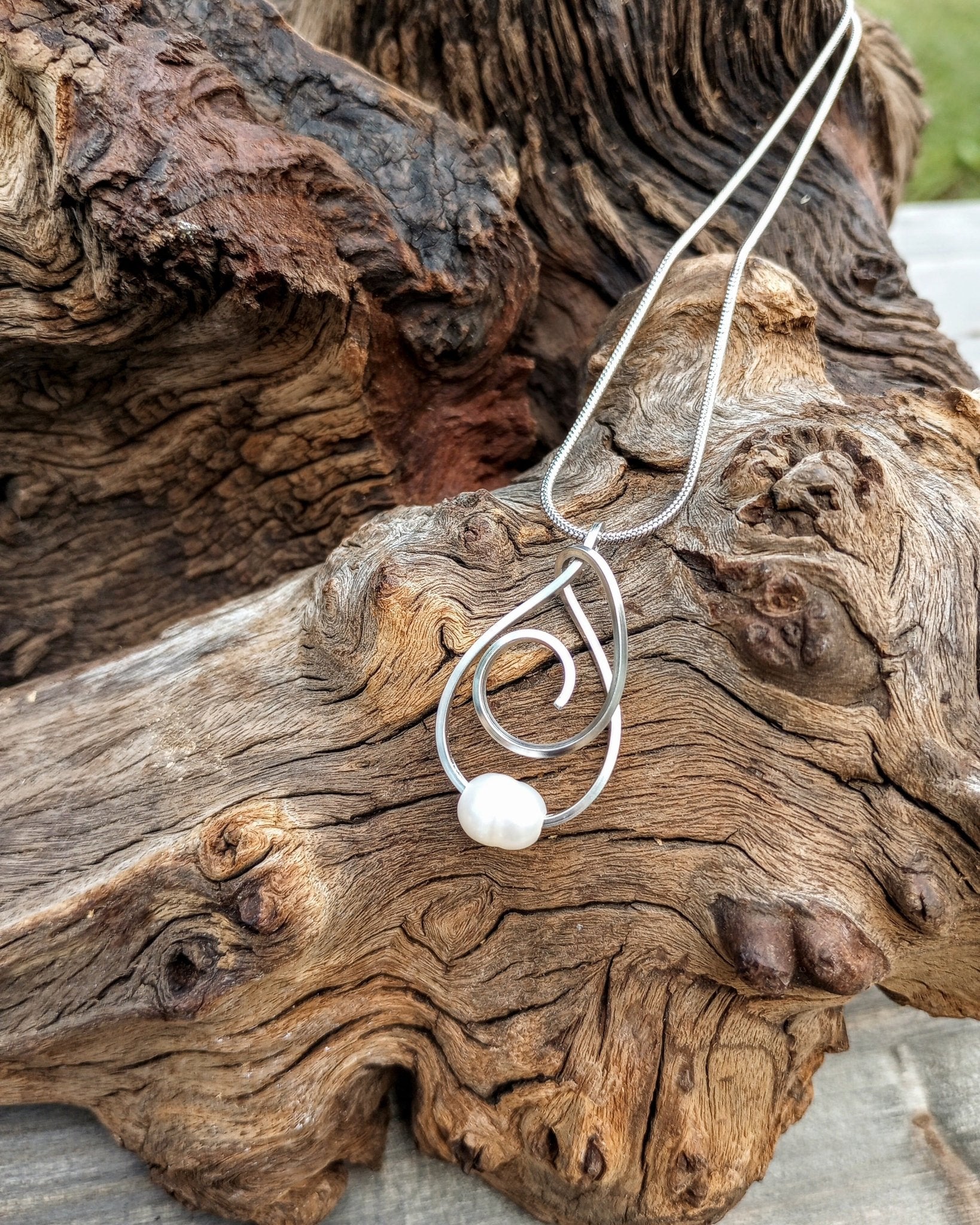 Caprice Art Wire Pendant Necklace - Windfall Jewelry