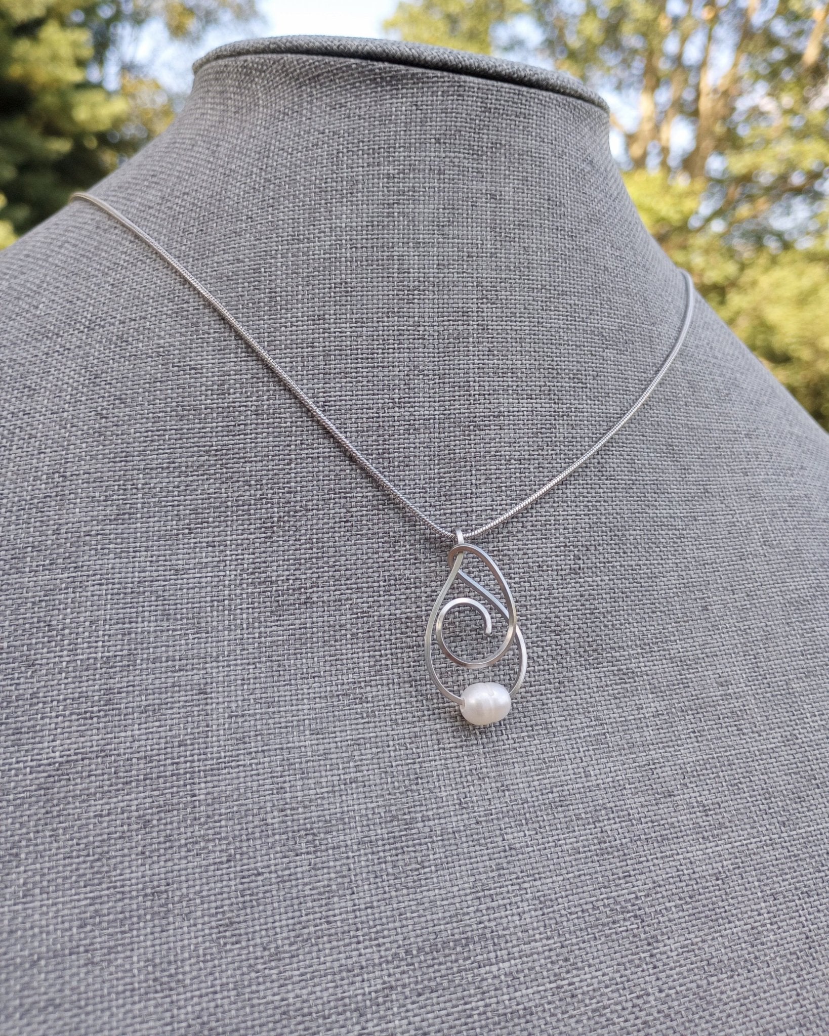 Caprice Art Wire Pendant Necklace - Windfall Jewelry