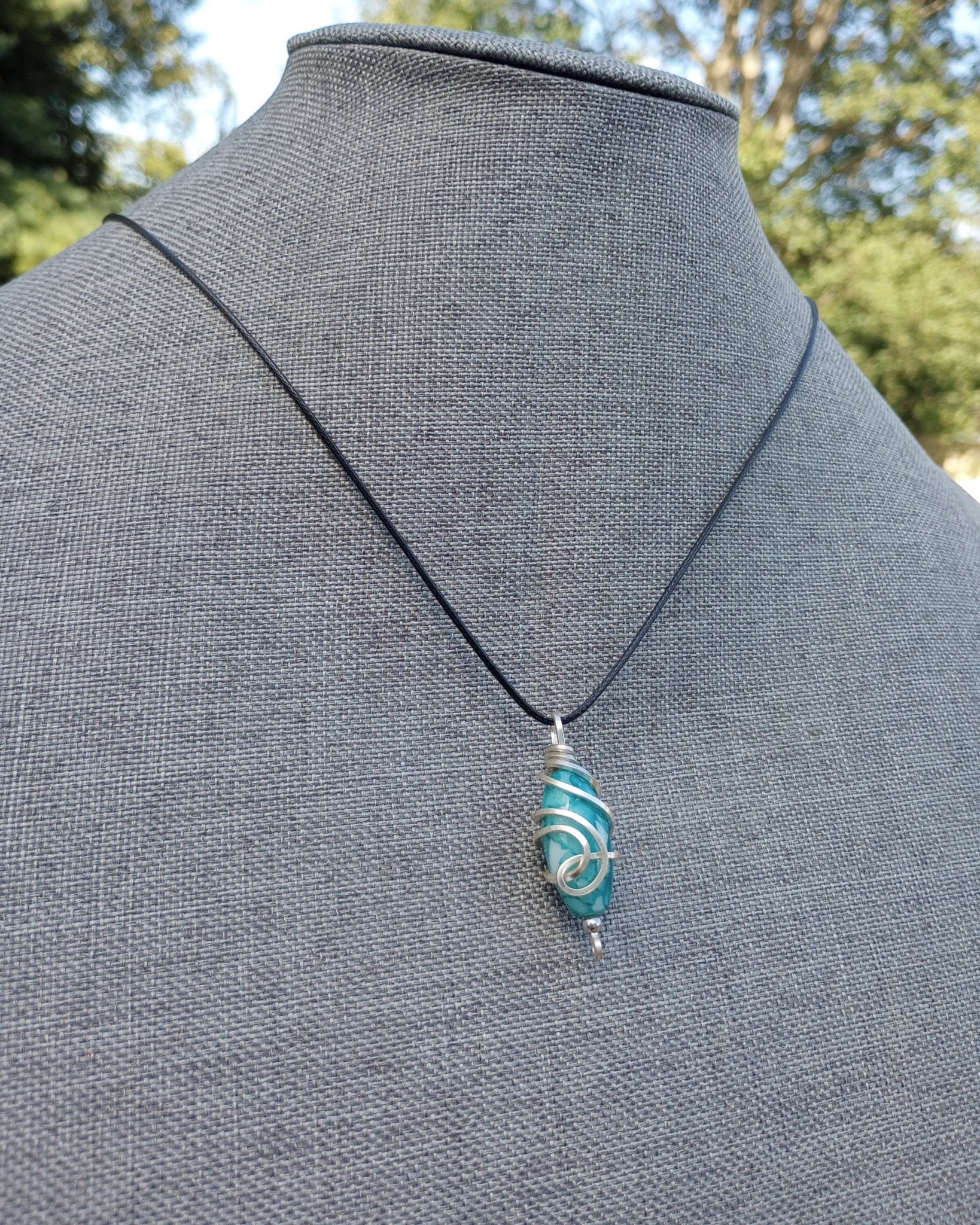 Wavy Splash Bead Pendant Necklace - Windfall Jewelry
